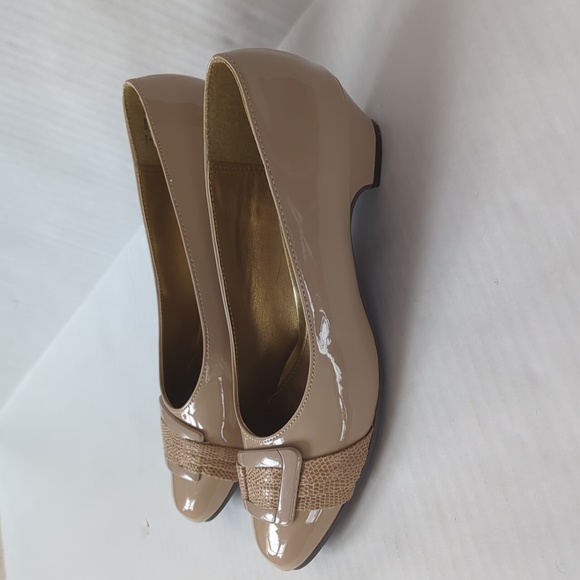 Soft Style Pleated Closed Toe Pumps Heel Shoe 8M Tan - Picture 2 of 13